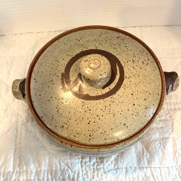 Handcrafted Stoneware Bundt Cake Pan With Lid Speckled Beige & Brown Finish Circ - Picture 2 of 13